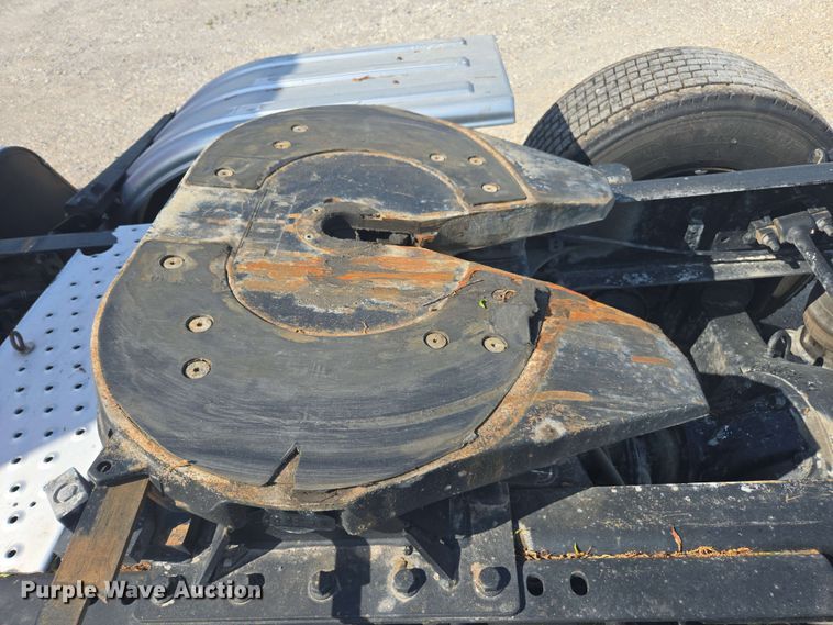 image for item FB9386 2018 Freightliner Cascadia125 semi truck