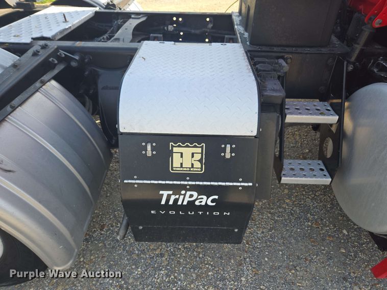 image for item FB9386 2018 Freightliner Cascadia125 semi truck