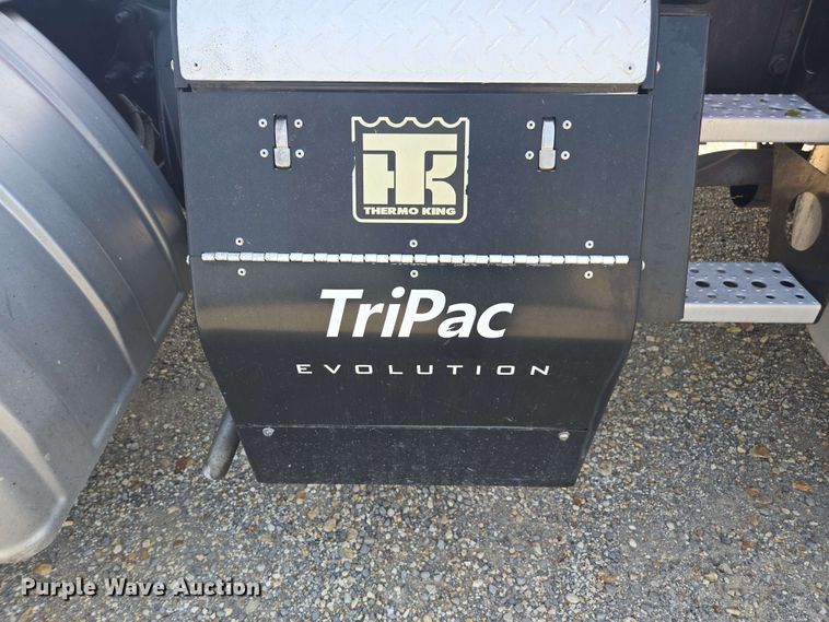 image for item FB9386 2018 Freightliner Cascadia125 semi truck