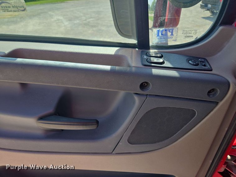 image for item FB9386 2018 Freightliner Cascadia125 semi truck