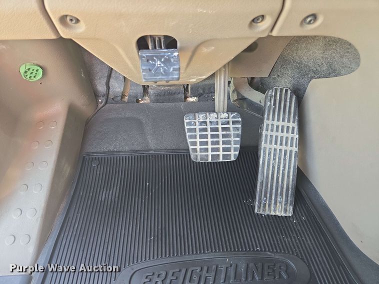 image for item FB9386 2018 Freightliner Cascadia125 semi truck