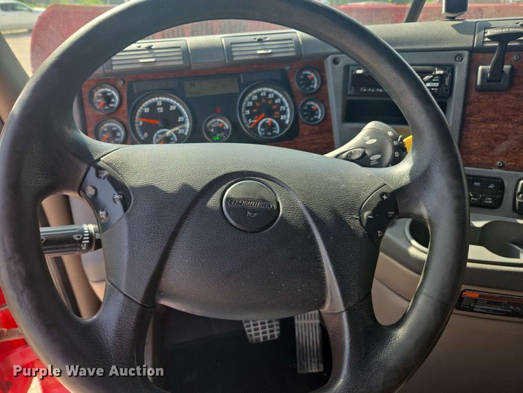 image for item FB9386 2018 Freightliner Cascadia125 semi truck