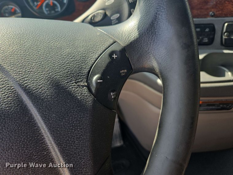 image for item FB9386 2018 Freightliner Cascadia125 semi truck