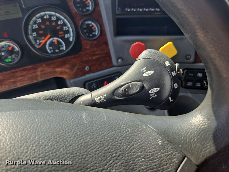 image for item FB9386 2018 Freightliner Cascadia125 semi truck