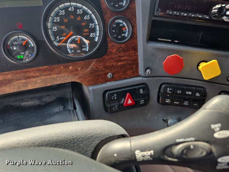 image for item FB9386 2018 Freightliner Cascadia125 semi truck