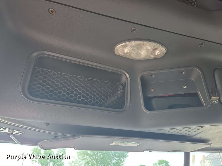 image for item FB9386 2018 Freightliner Cascadia125 semi truck