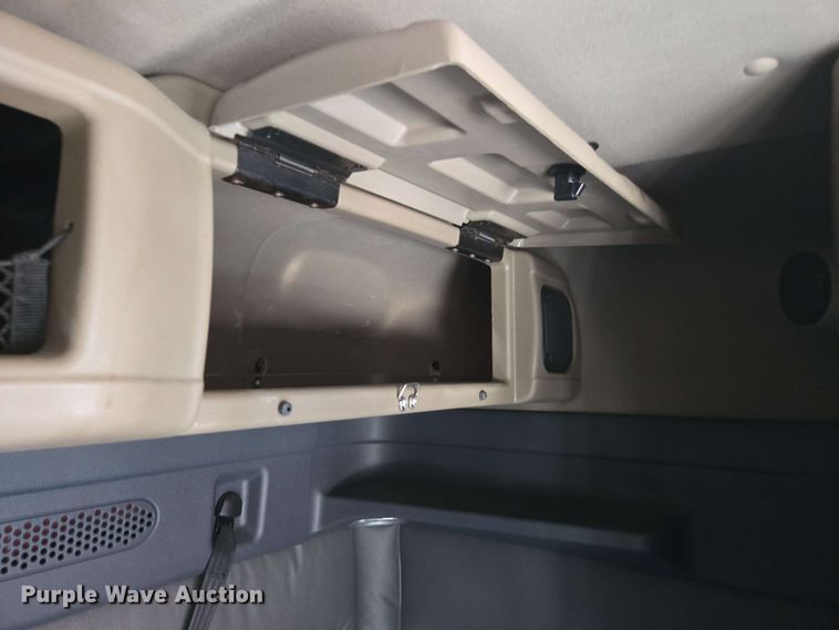 image for item FB9386 2018 Freightliner Cascadia125 semi truck