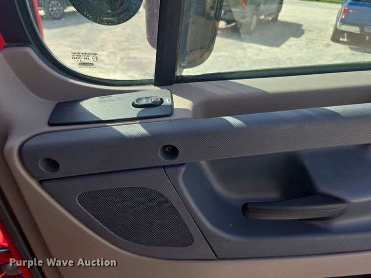 image for item FB9386 2018 Freightliner Cascadia125 semi truck