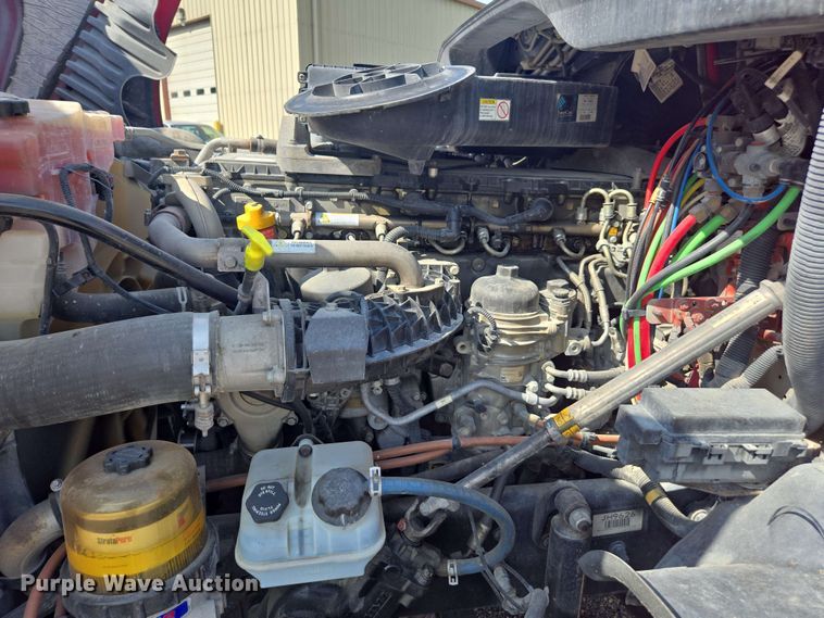 image for item FB9386 2018 Freightliner Cascadia125 semi truck