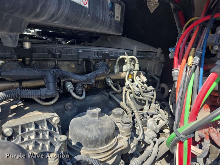 image for item FB9386 2018 Freightliner Cascadia125 semi truck