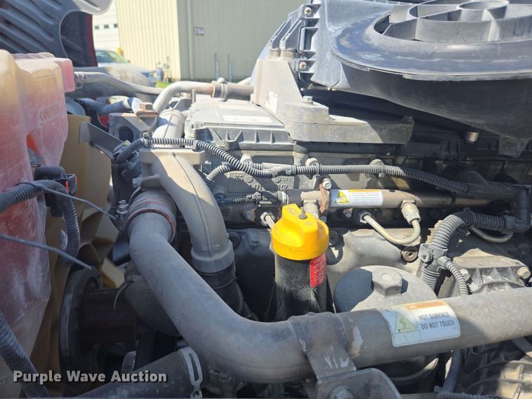 image for item FB9386 2018 Freightliner Cascadia125 semi truck