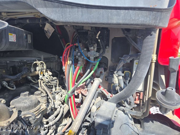 image for item FB9386 2018 Freightliner Cascadia125 semi truck