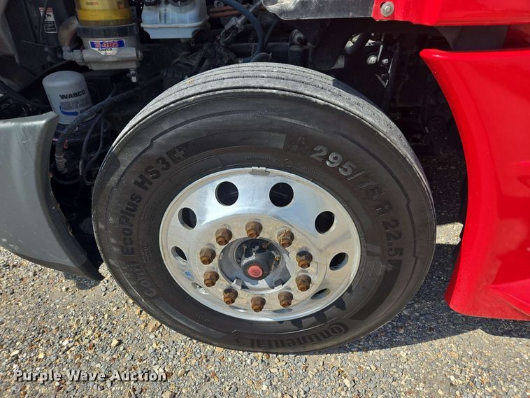 image for item FB9386 2018 Freightliner Cascadia125 semi truck