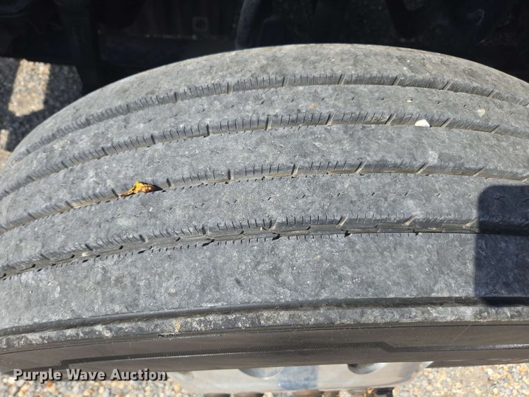 image for item FB9386 2018 Freightliner Cascadia125 semi truck