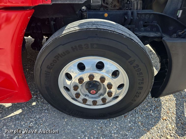 image for item FB9386 2018 Freightliner Cascadia125 semi truck