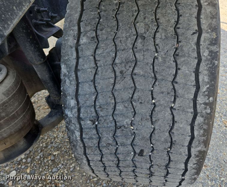 image for item FB9386 2018 Freightliner Cascadia125 semi truck