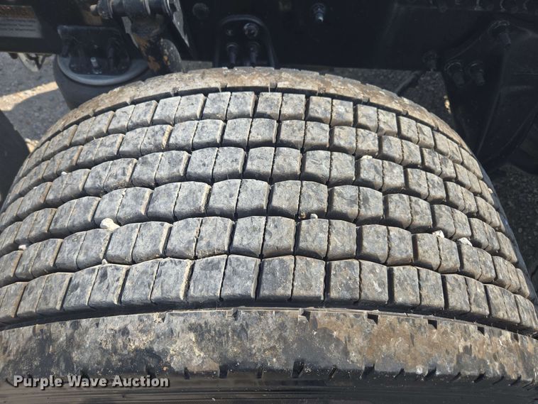 image for item FB9386 2018 Freightliner Cascadia125 semi truck