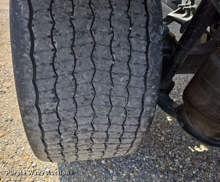 image for item FB9386 2018 Freightliner Cascadia125 semi truck