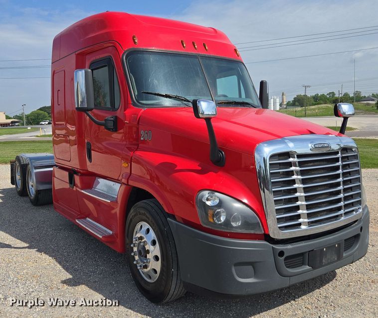 image for item FB9387 2018 Freightliner Cascadia 125 semi truck