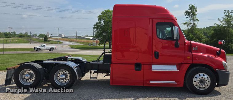 image for item FB9387 2018 Freightliner Cascadia 125 semi truck