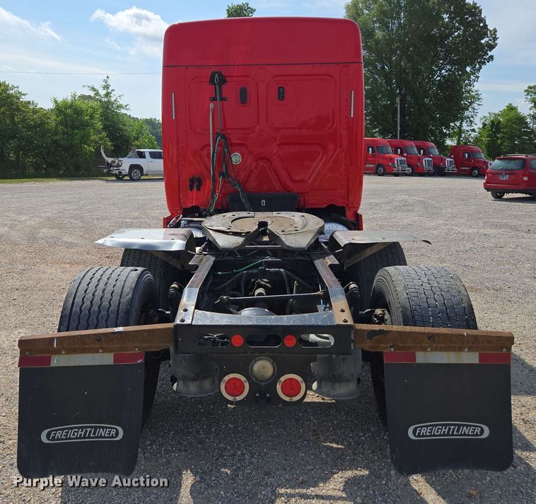 image for item FB9387 2018 Freightliner Cascadia 125 semi truck