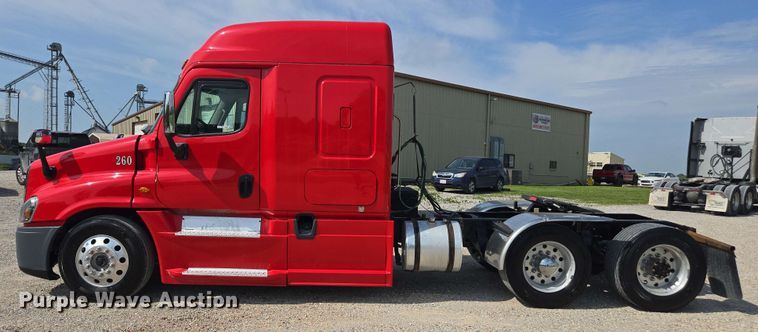 image for item FB9387 2018 Freightliner Cascadia 125 semi truck