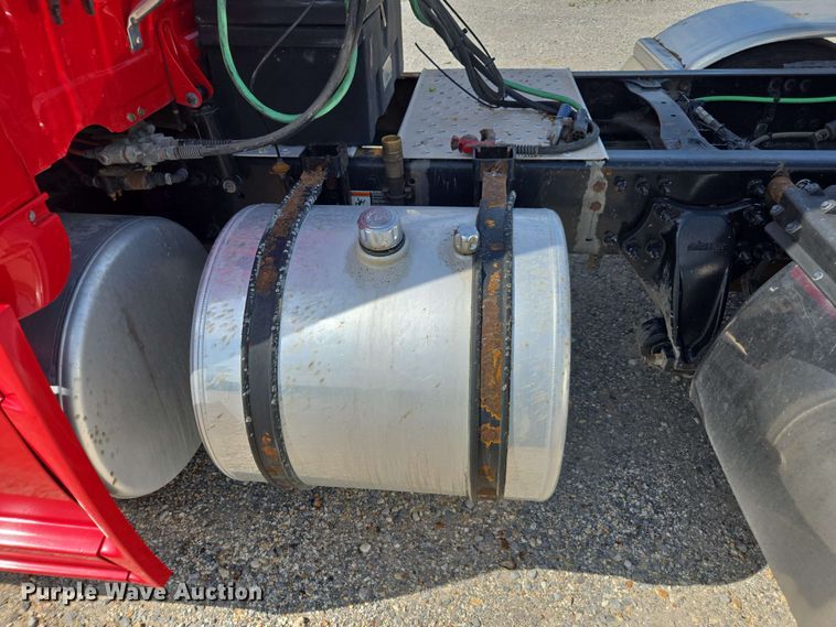 image for item FB9387 2018 Freightliner Cascadia 125 semi truck