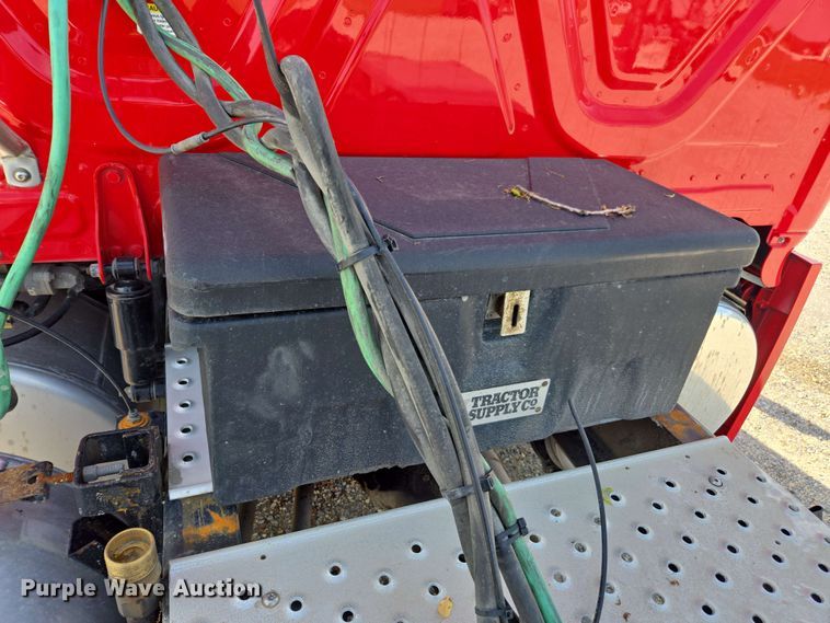 image for item FB9387 2018 Freightliner Cascadia 125 semi truck