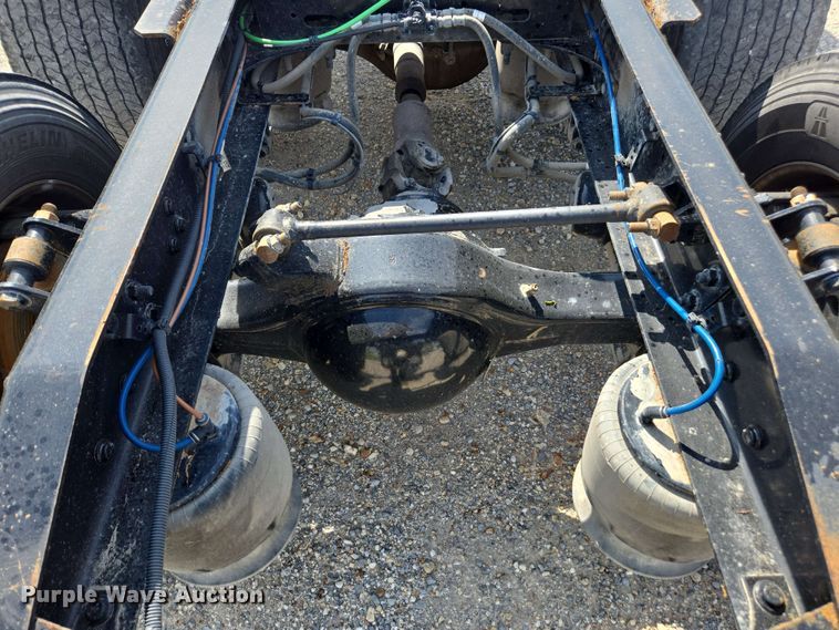 image for item FB9387 2018 Freightliner Cascadia 125 semi truck