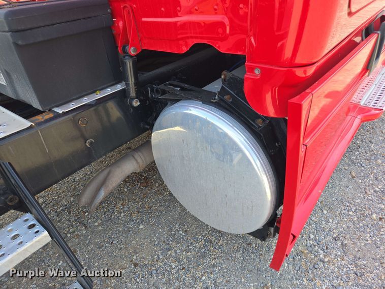 image for item FB9387 2018 Freightliner Cascadia 125 semi truck