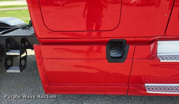 image for item FB9387 2018 Freightliner Cascadia 125 semi truck