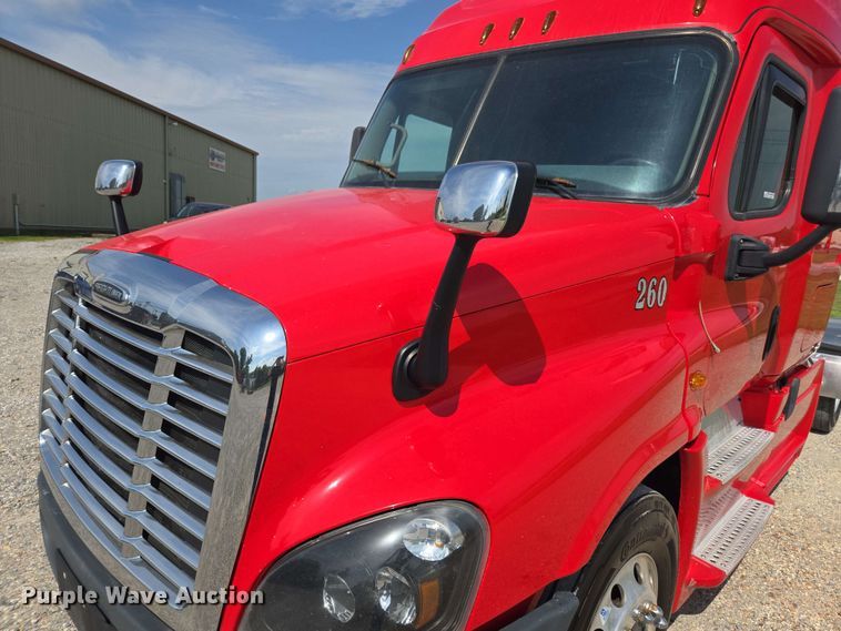 image for item FB9387 2018 Freightliner Cascadia 125 semi truck