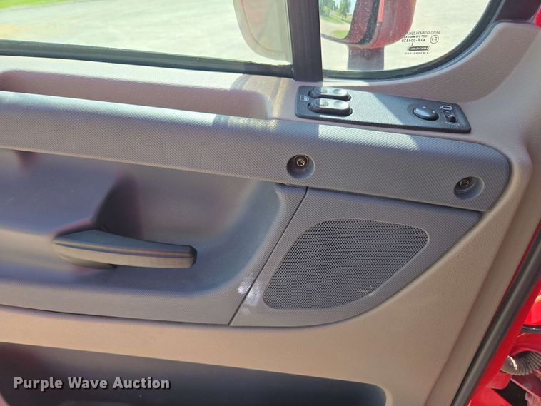 image for item FB9387 2018 Freightliner Cascadia 125 semi truck