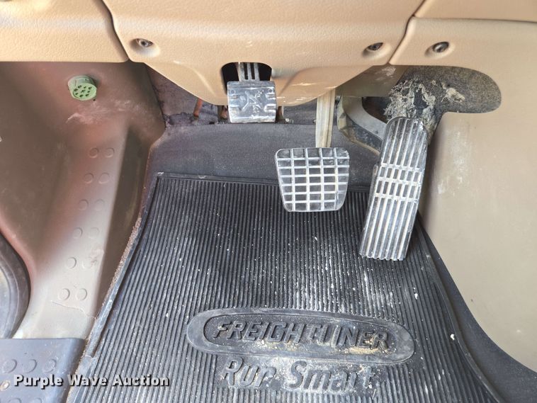 image for item FB9387 2018 Freightliner Cascadia 125 semi truck