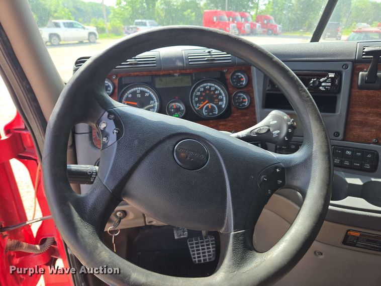 image for item FB9387 2018 Freightliner Cascadia 125 semi truck