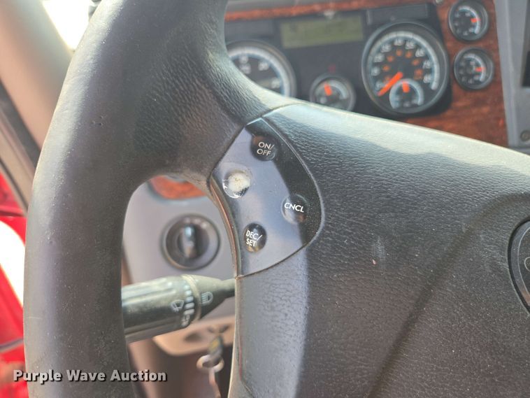 image for item FB9387 2018 Freightliner Cascadia 125 semi truck