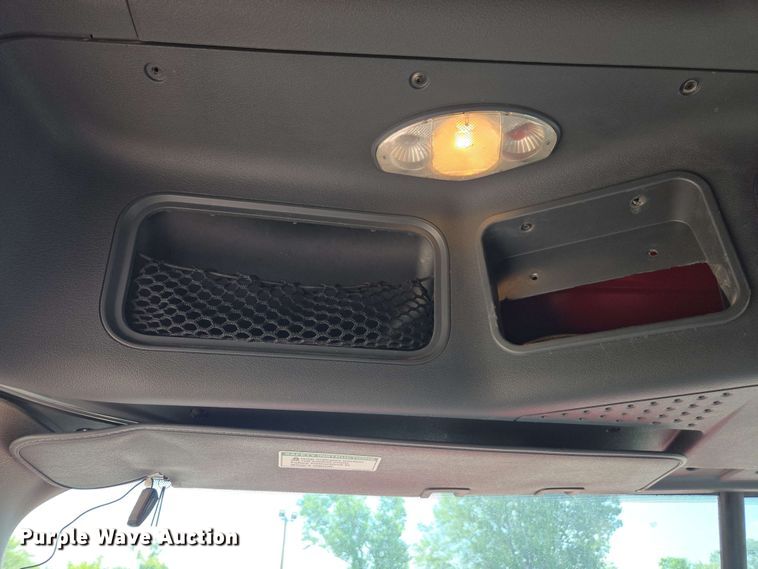 image for item FB9387 2018 Freightliner Cascadia 125 semi truck