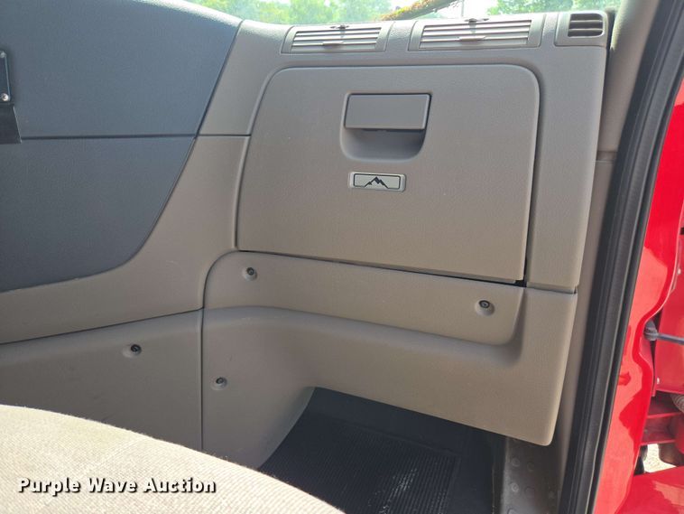 image for item FB9387 2018 Freightliner Cascadia 125 semi truck