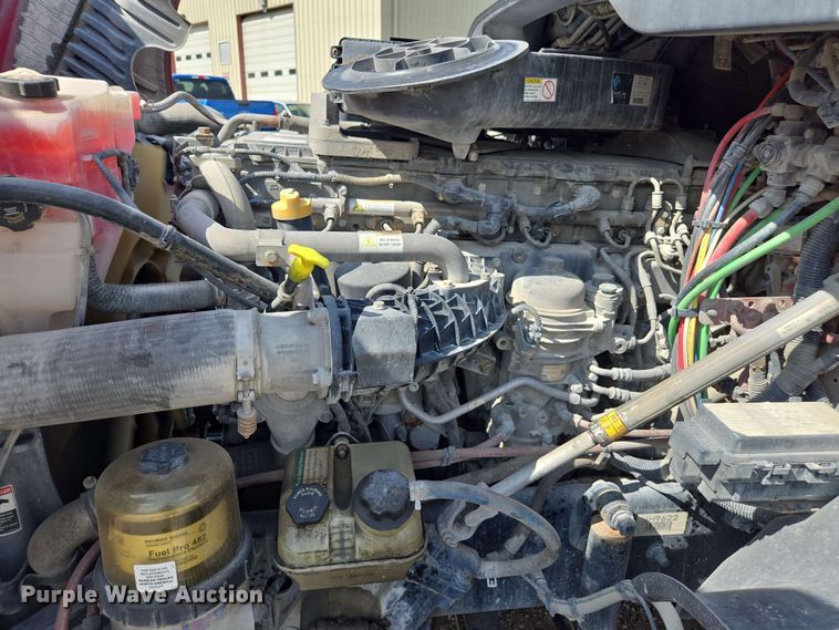 image for item FB9387 2018 Freightliner Cascadia 125 semi truck