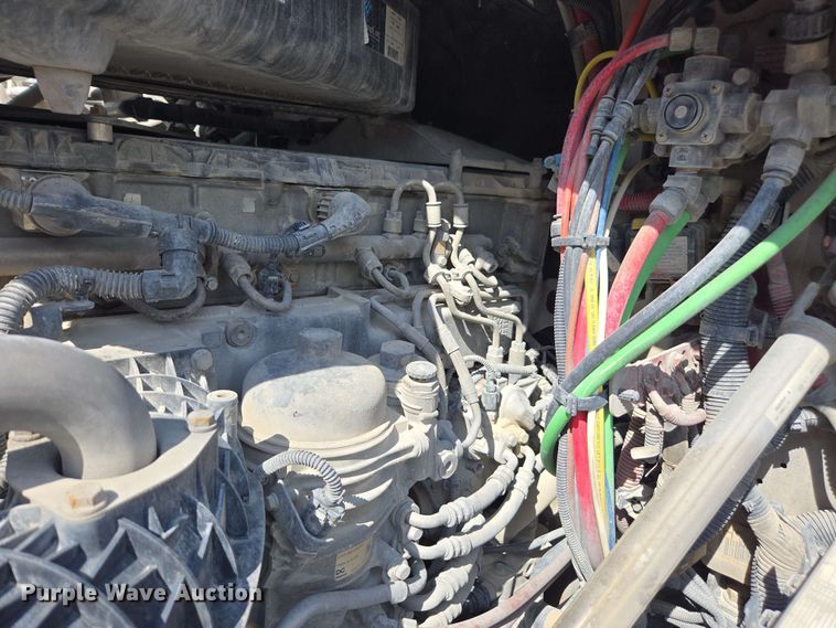 image for item FB9387 2018 Freightliner Cascadia 125 semi truck