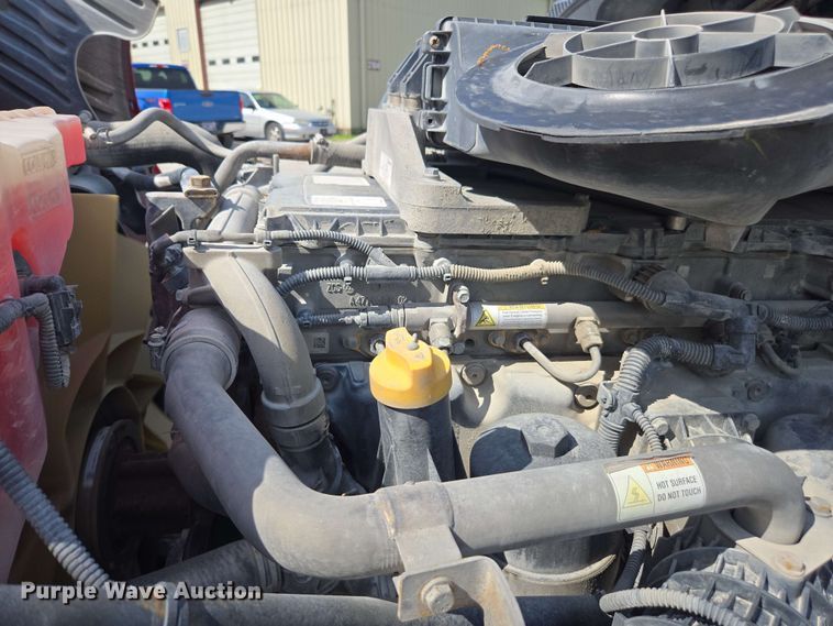 image for item FB9387 2018 Freightliner Cascadia 125 semi truck