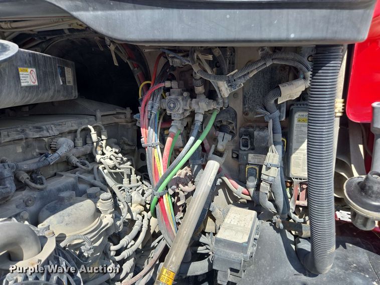 image for item FB9387 2018 Freightliner Cascadia 125 semi truck