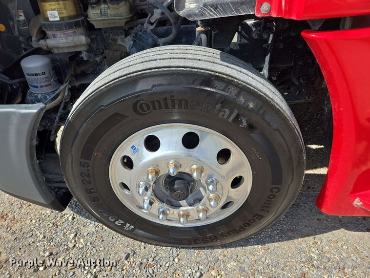 image for item FB9387 2018 Freightliner Cascadia 125 semi truck