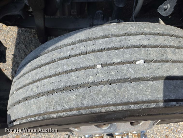 image for item FB9387 2018 Freightliner Cascadia 125 semi truck