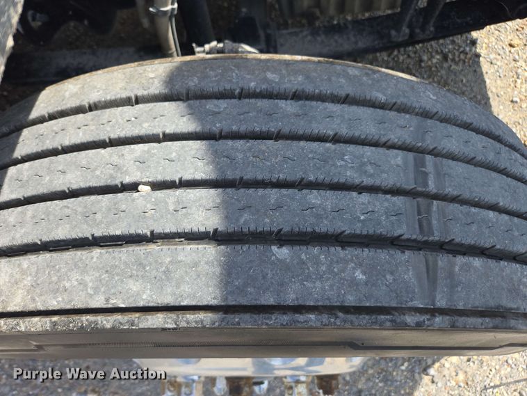 image for item FB9387 2018 Freightliner Cascadia 125 semi truck