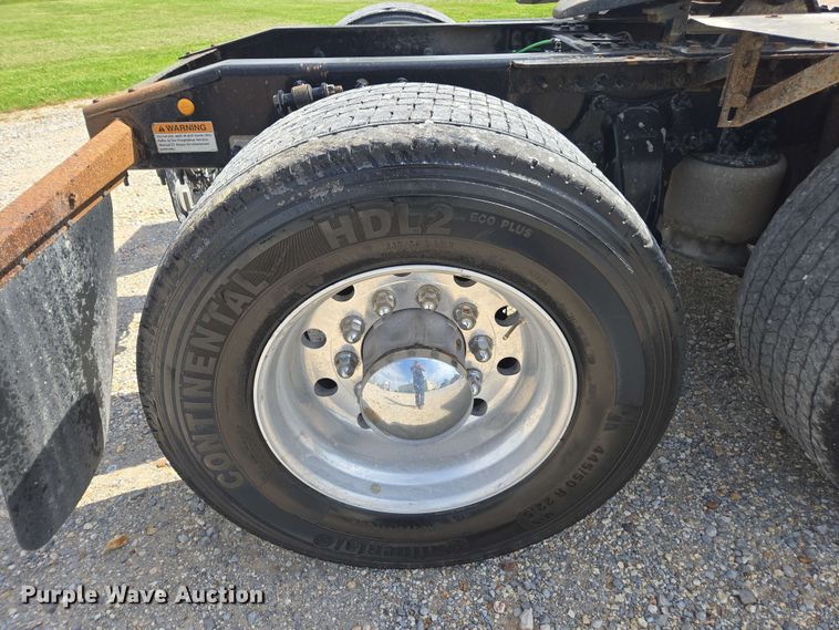 image for item FB9387 2018 Freightliner Cascadia 125 semi truck