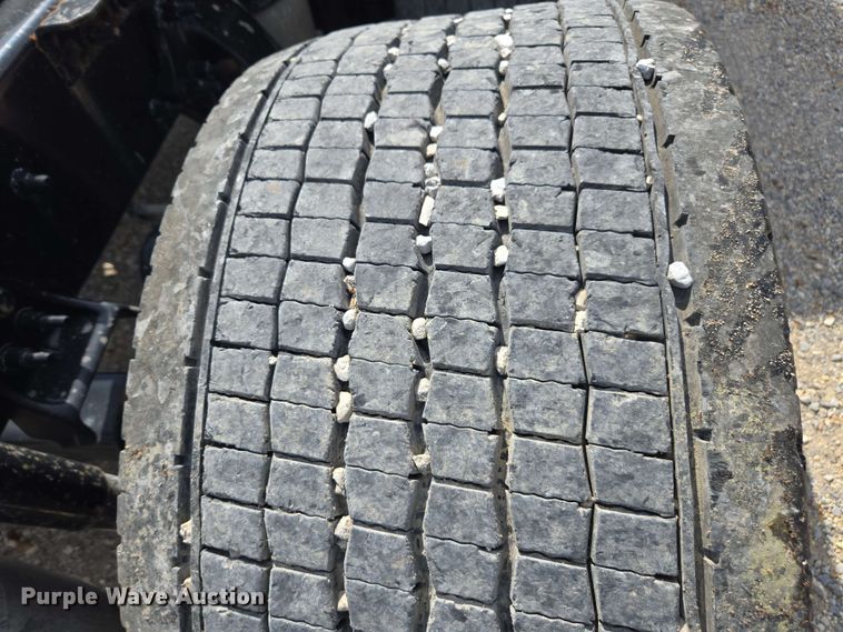 image for item FB9387 2018 Freightliner Cascadia 125 semi truck