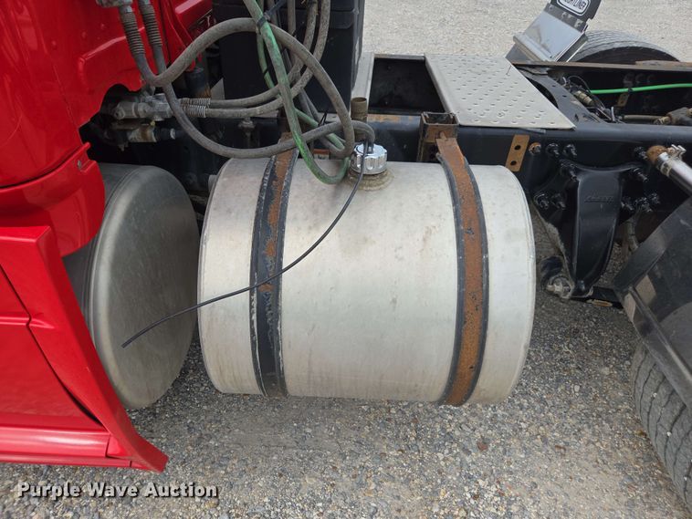 image for item FB9388 2018 Freightliner Cascadia125 semi truck