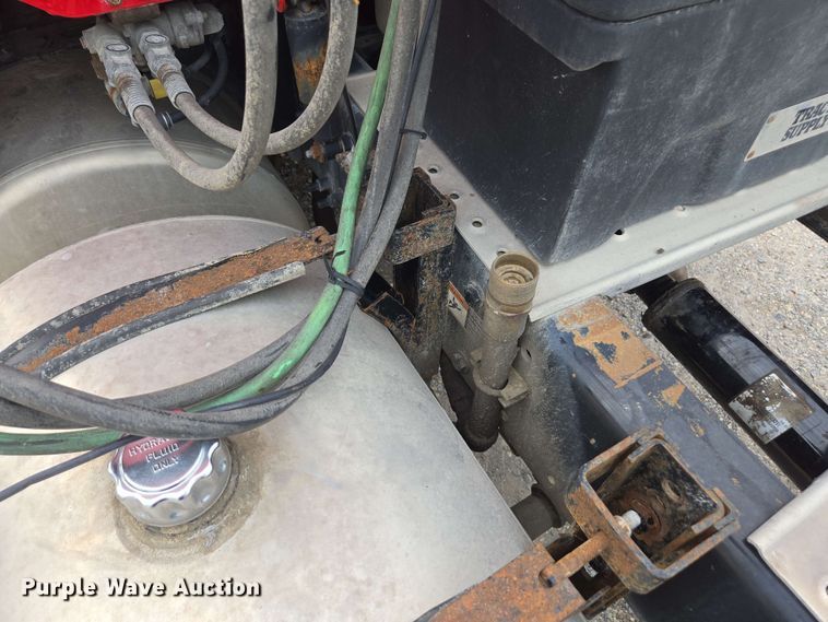 image for item FB9388 2018 Freightliner Cascadia125 semi truck