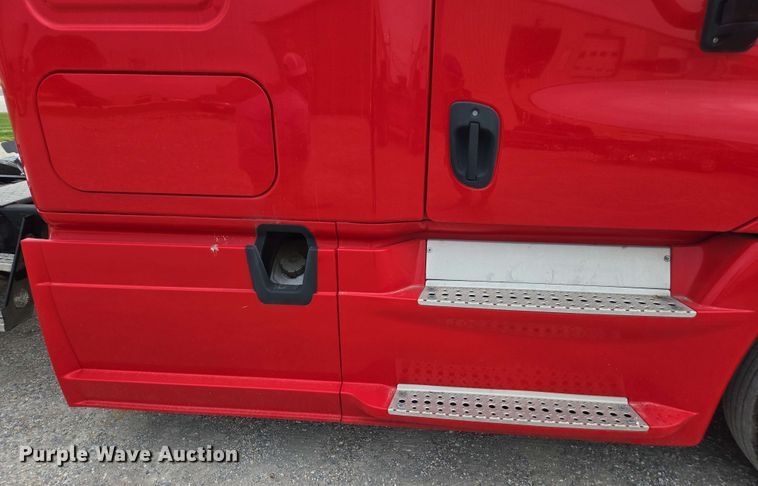 image for item FB9388 2018 Freightliner Cascadia125 semi truck